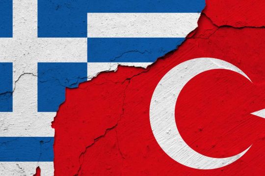 Ελληνική και τουρκική σημαία